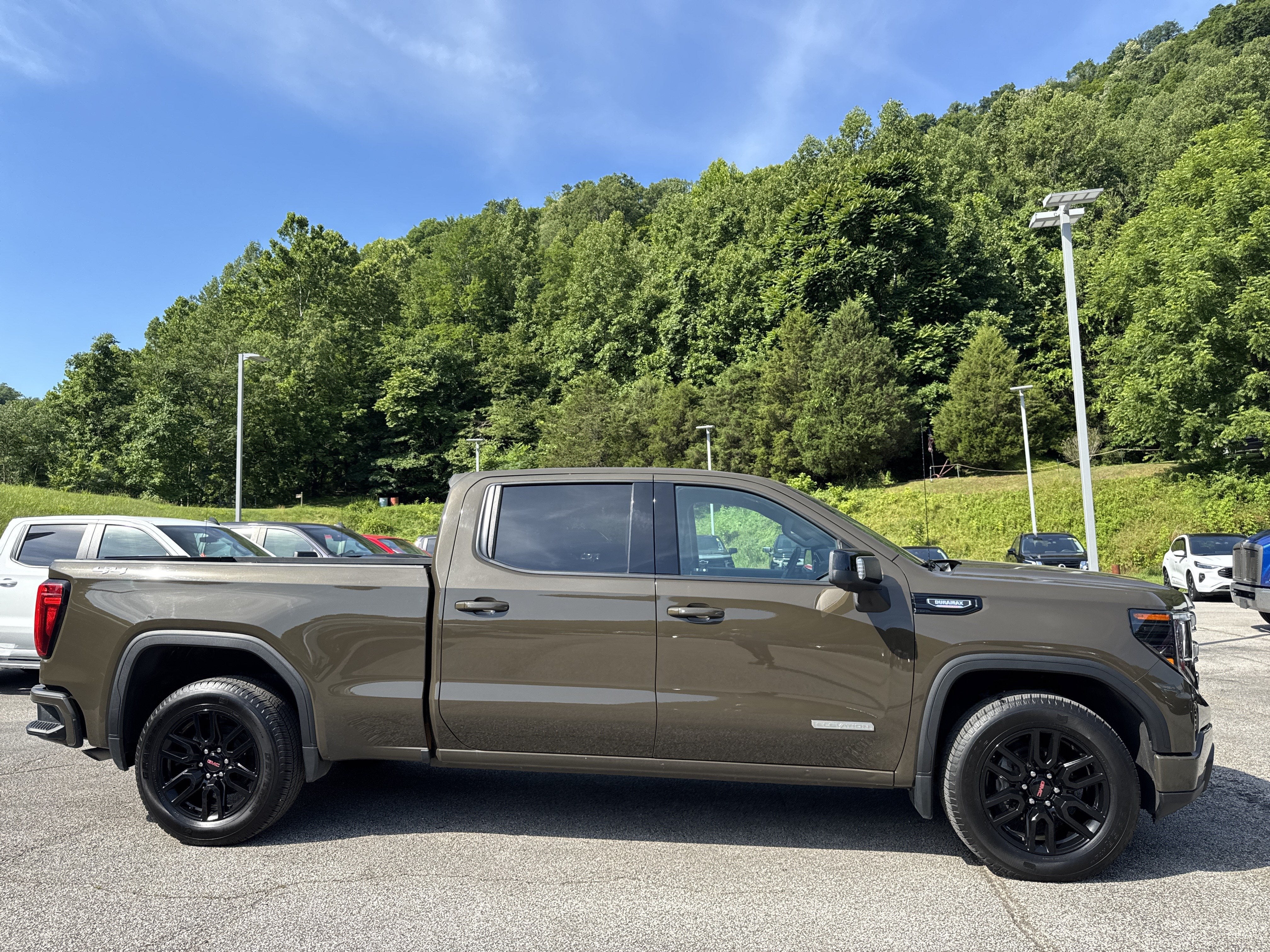 2023 GMC Sierra 1500 — interior view