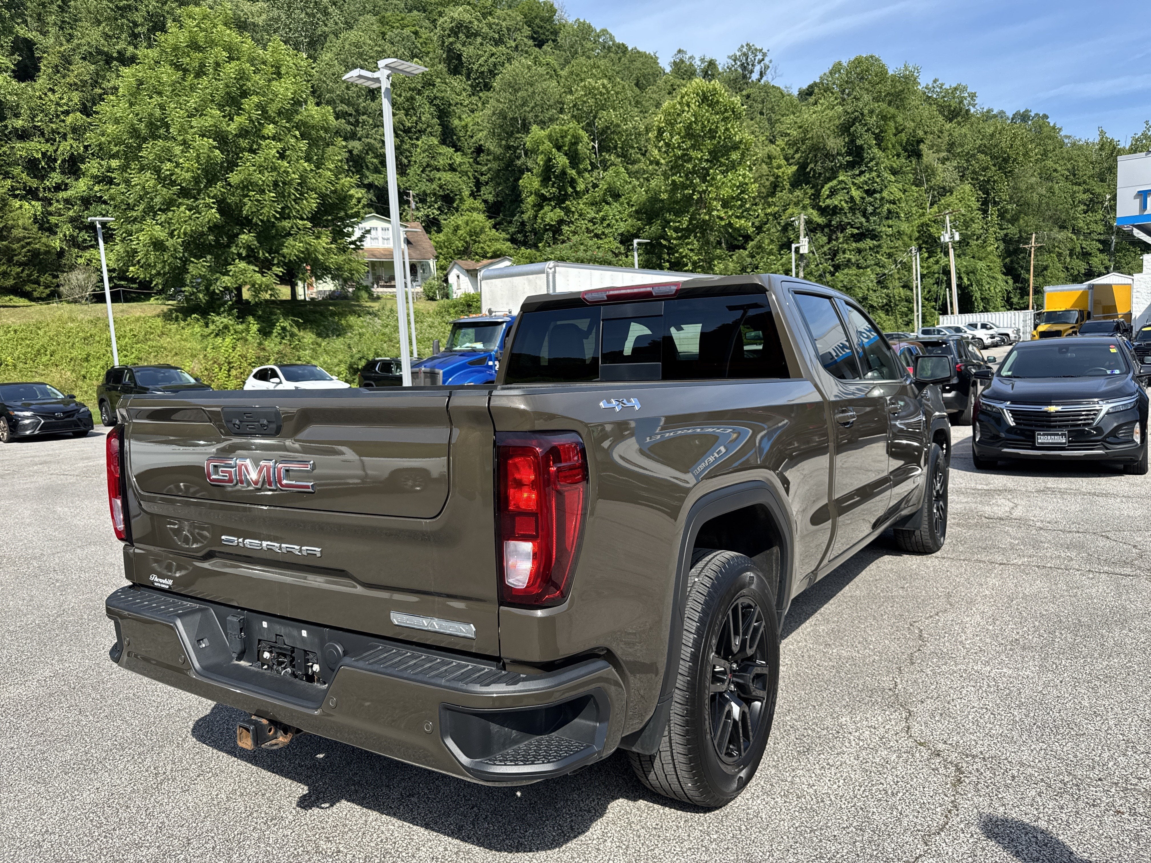 2023 GMC Sierra 1500 — detail view